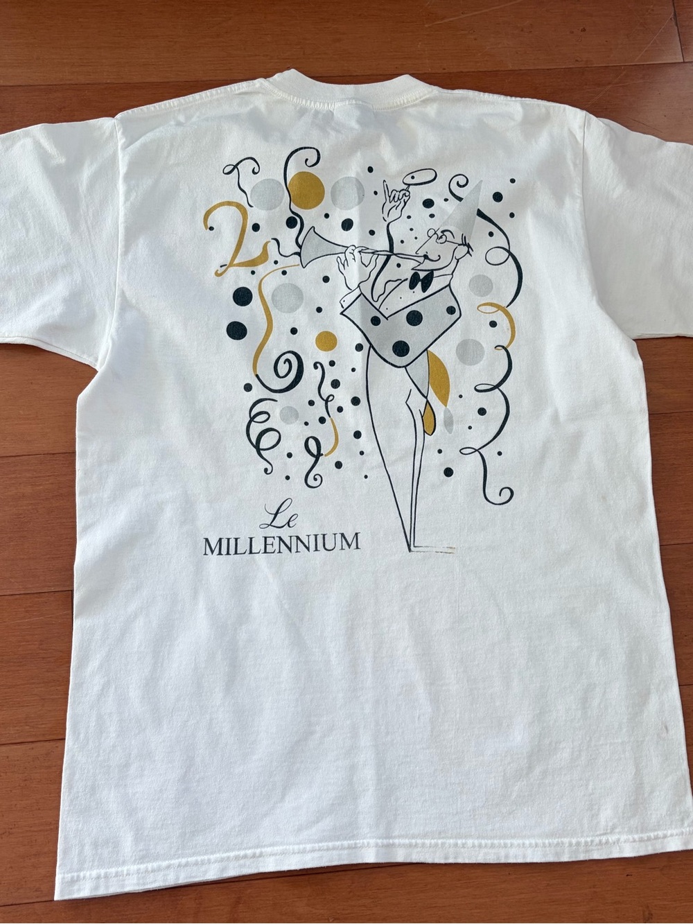 Vintage Graphic Millennium T-shirt, L